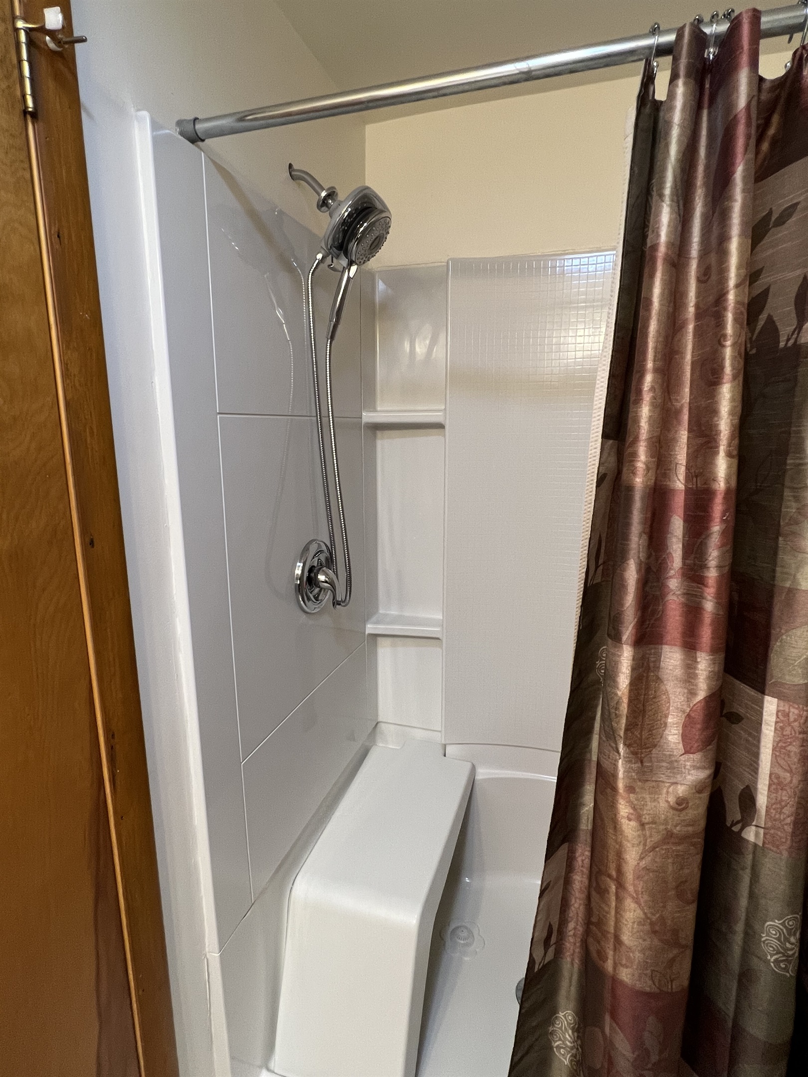 2nd floor bath with shower
