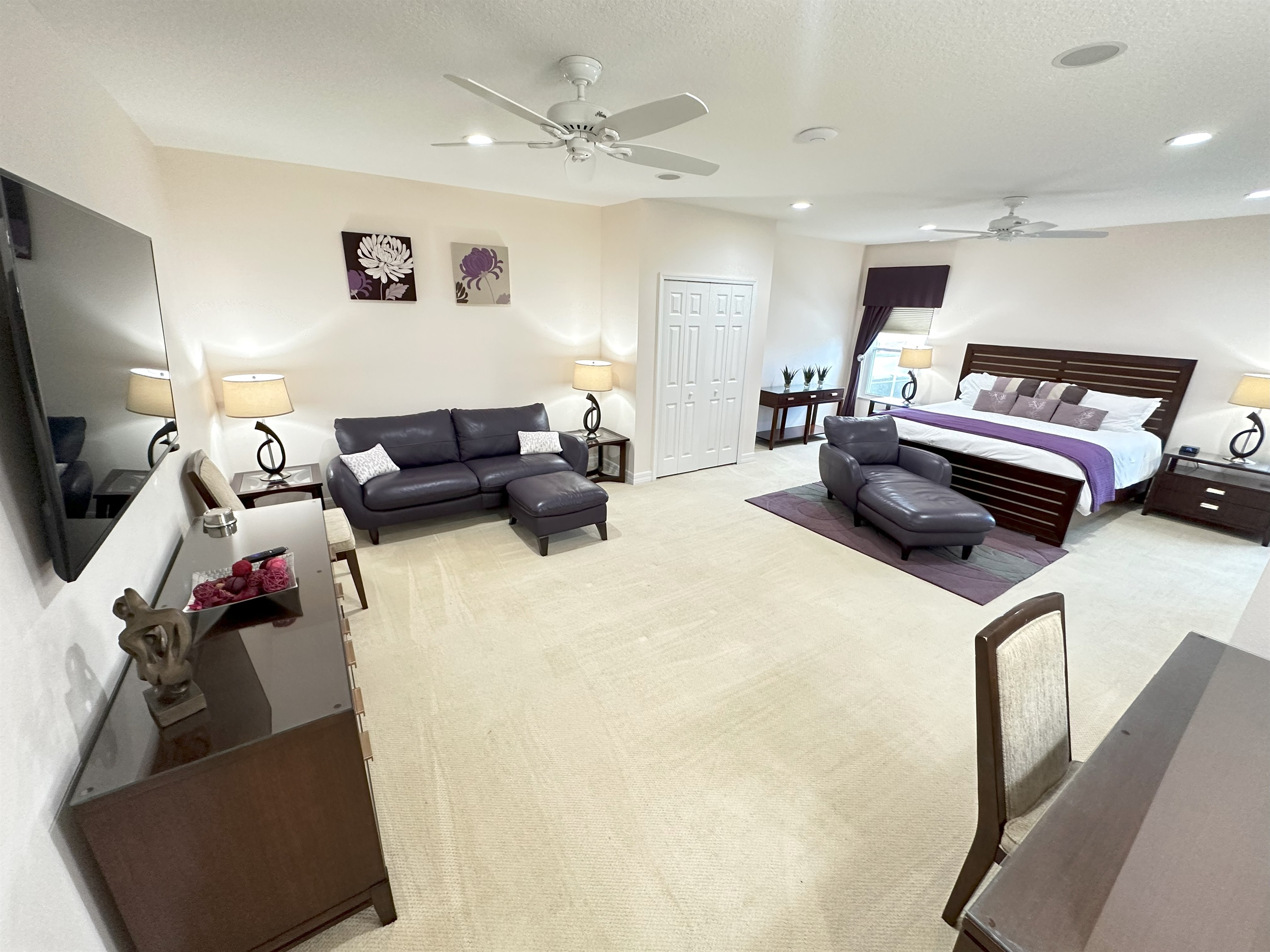 Grand Master King Suite with Lounge Area