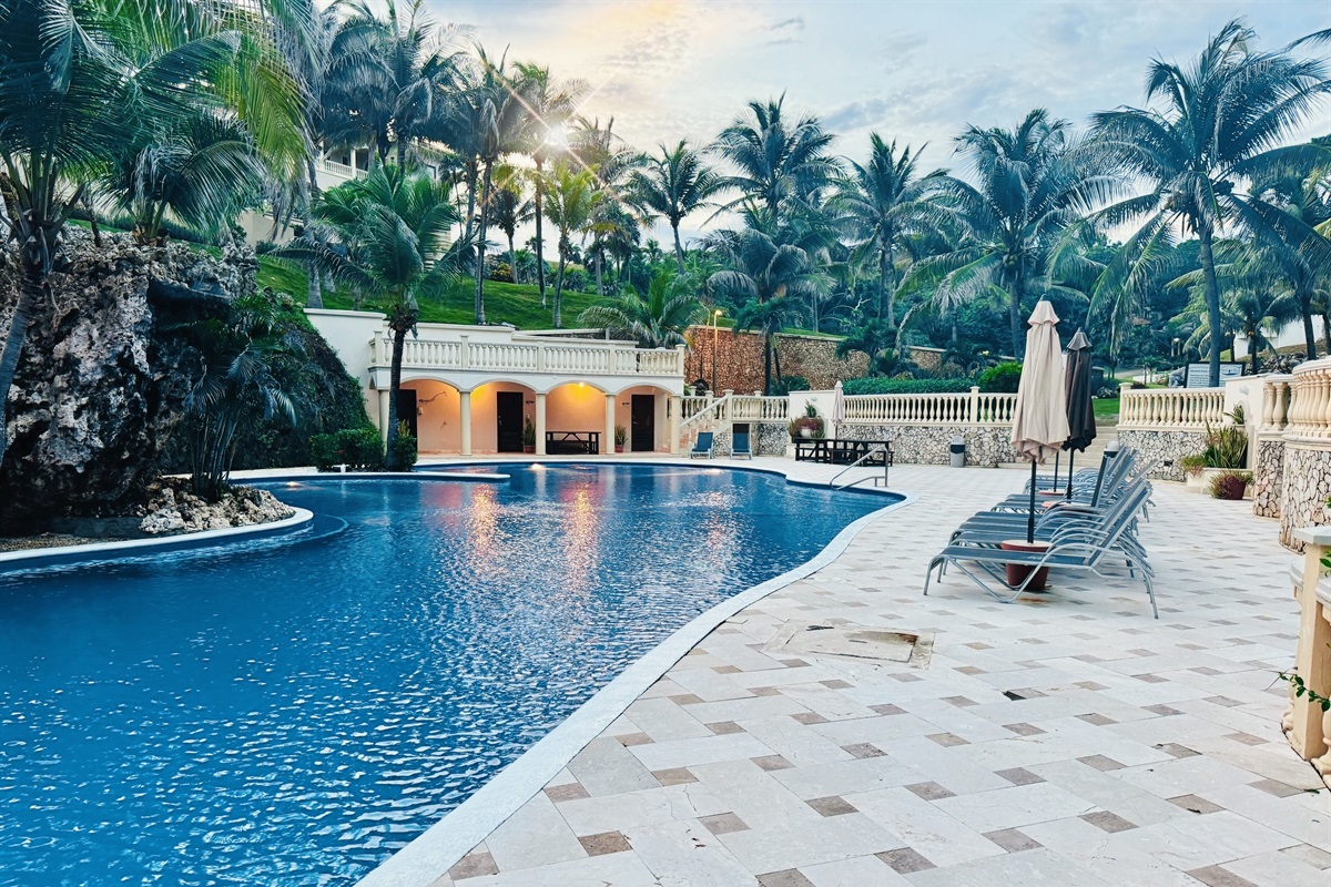 Mediterranean style pool with outside shower, bathroom and very private and secluded