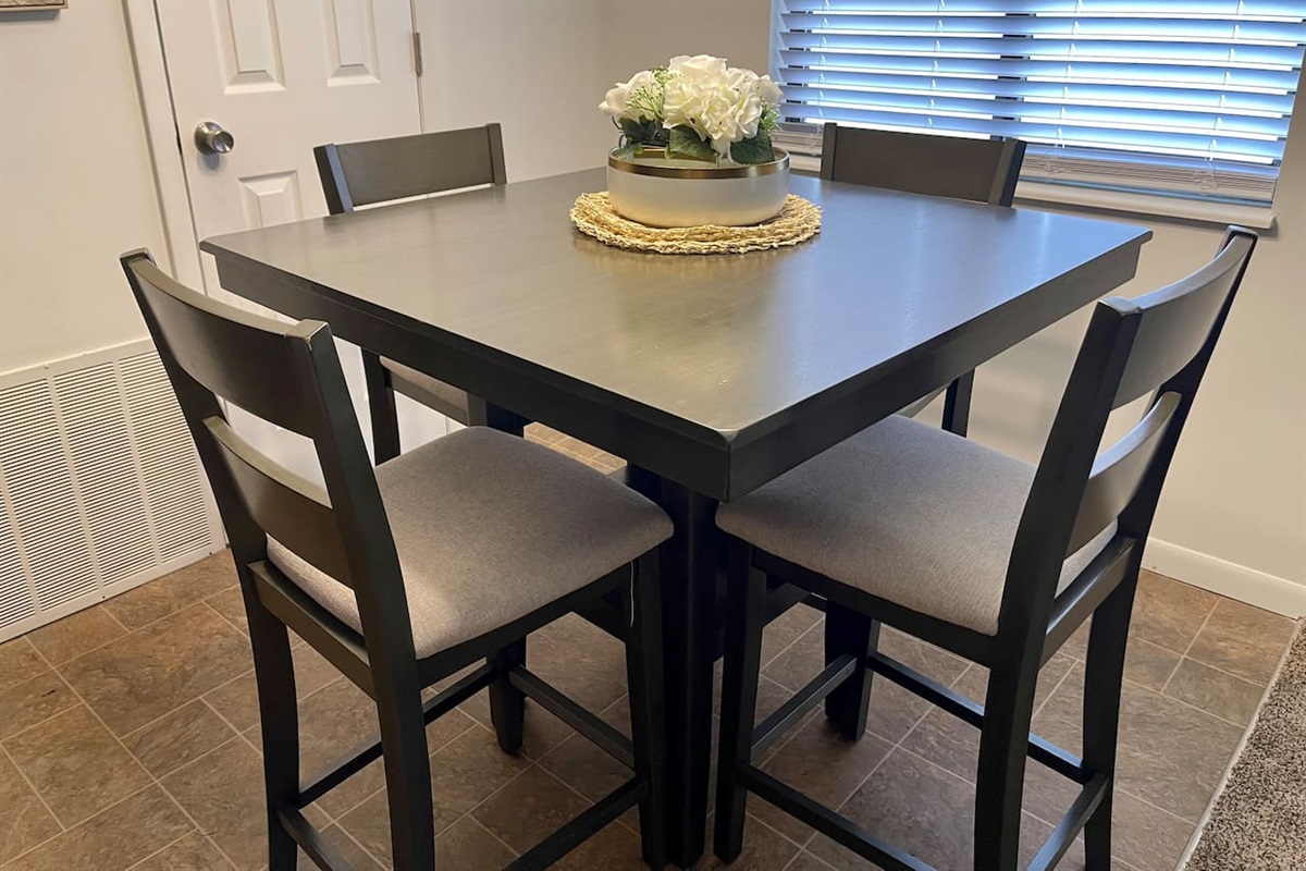 Seating for 4