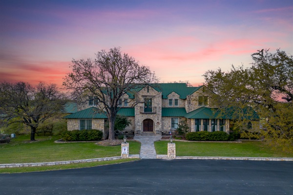 10 Star Ranch · Pool · Lake · Game Room · Sleep 16