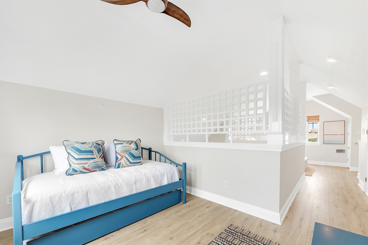 Crows Nest Bedroom 5 (Twin Trundle))