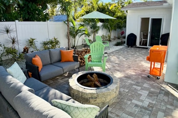 Outdoor lounge area with firepit