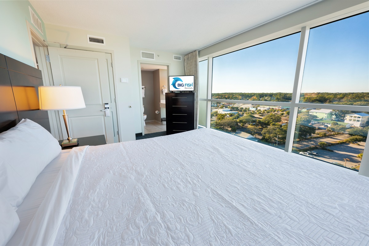 Stunning Bedroom Beautifully Decorated with Amazing Views (Room B)💫✨