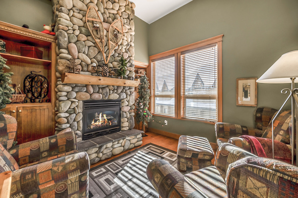Fireplace sitting / relaxing area