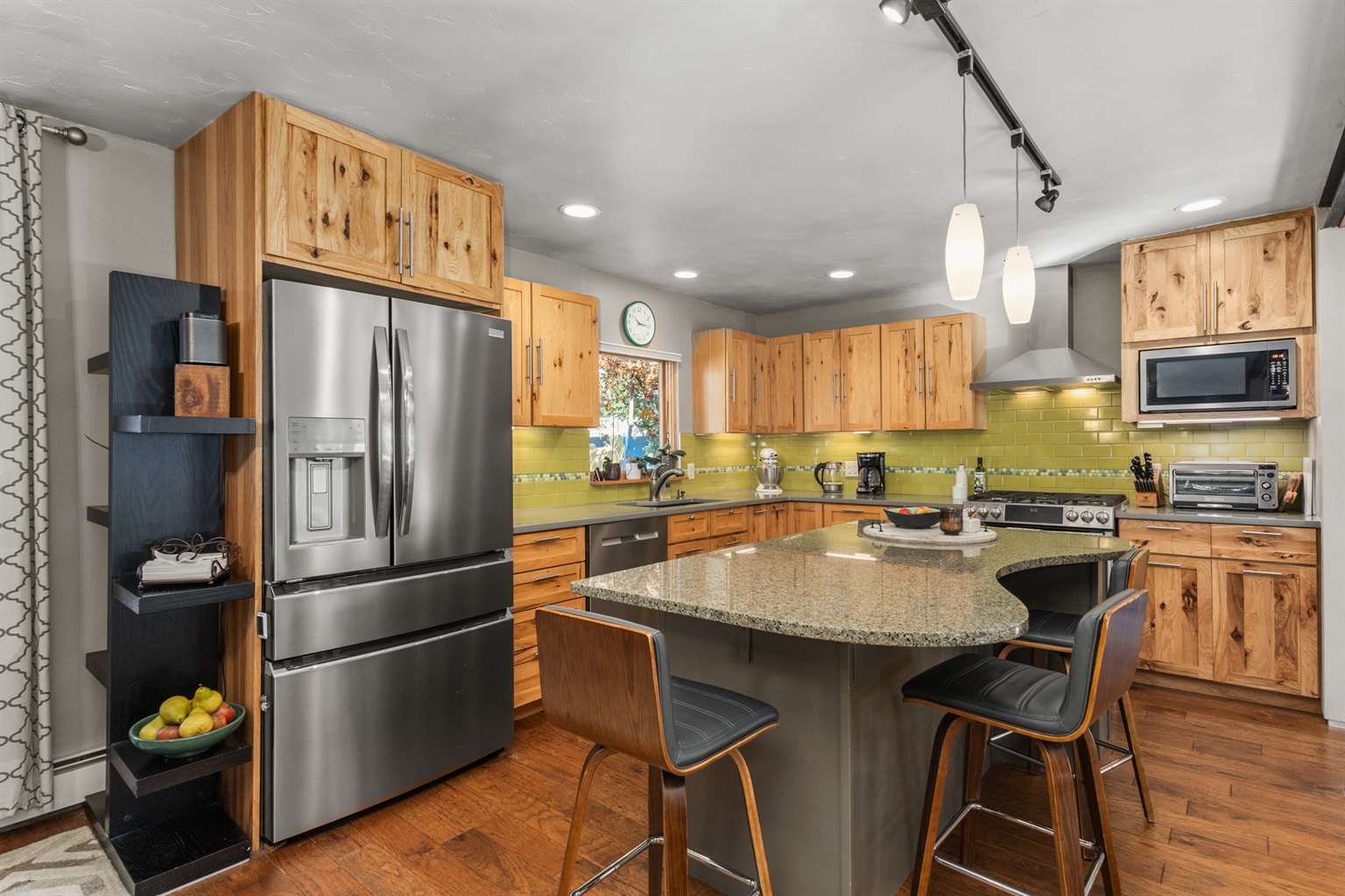 Kitchen Island | Refrigerator