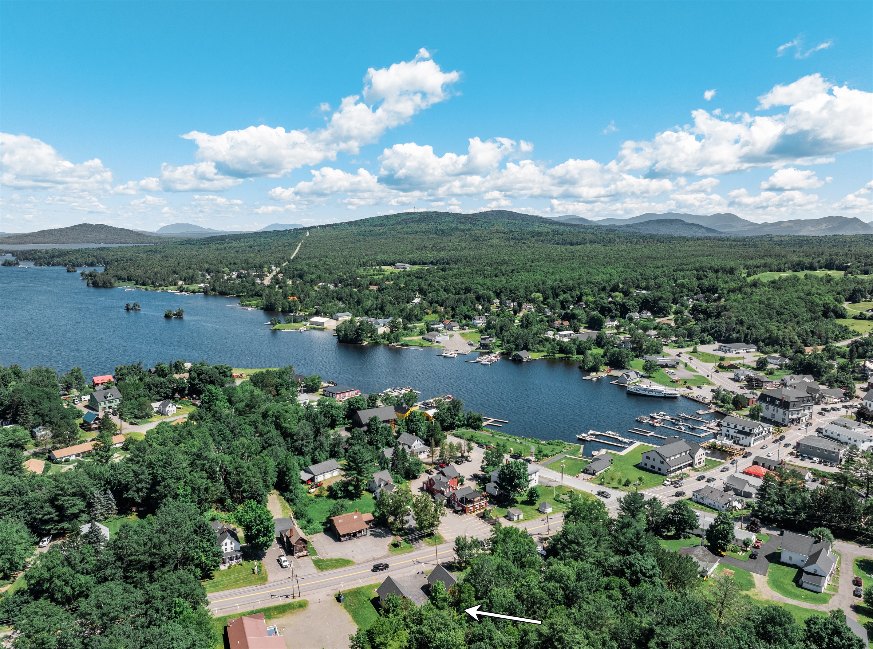 Perfect location with access to restaurants, shops, and Moosehead Lake!