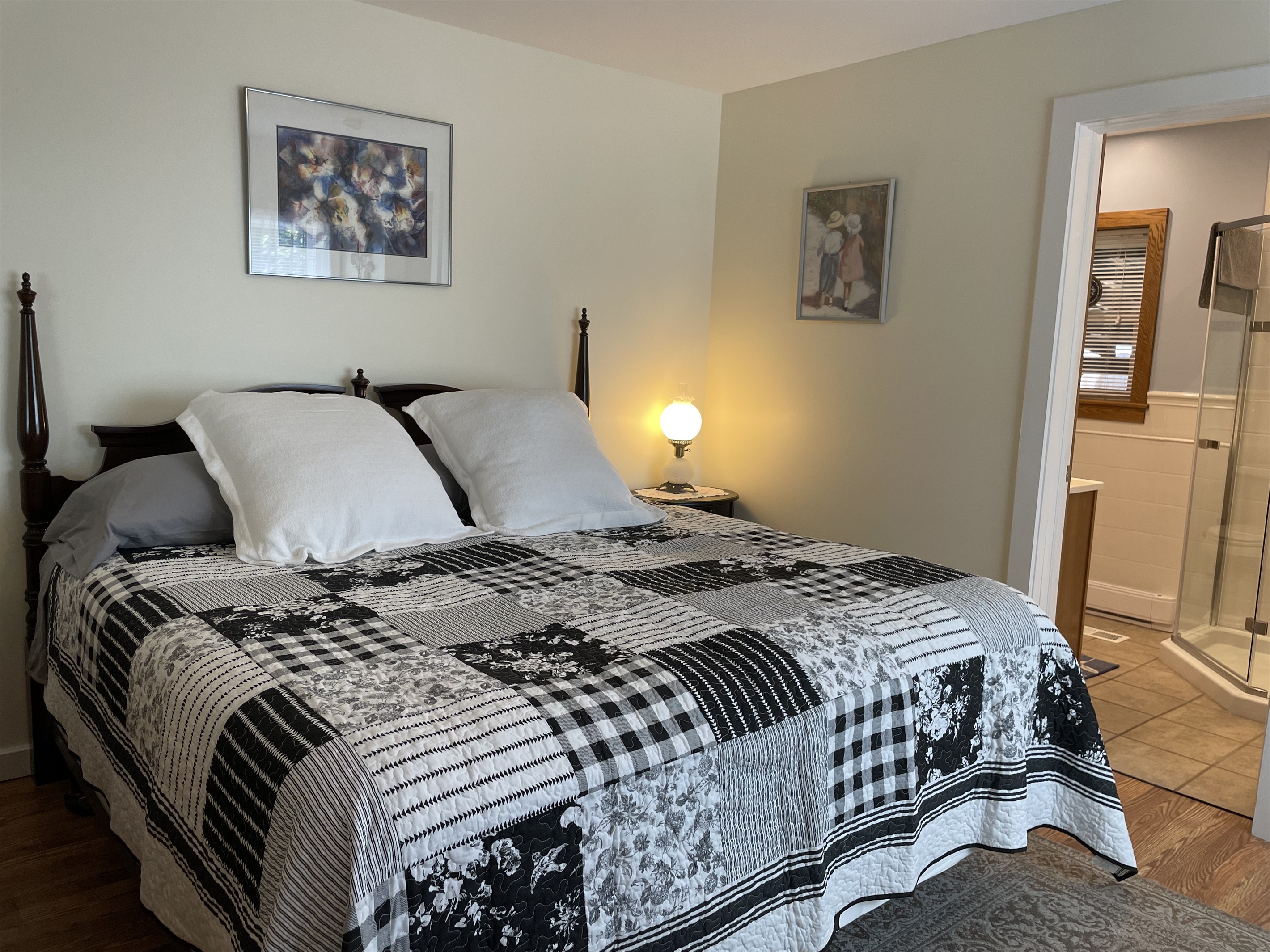 1st floor KIng w/ ensuite