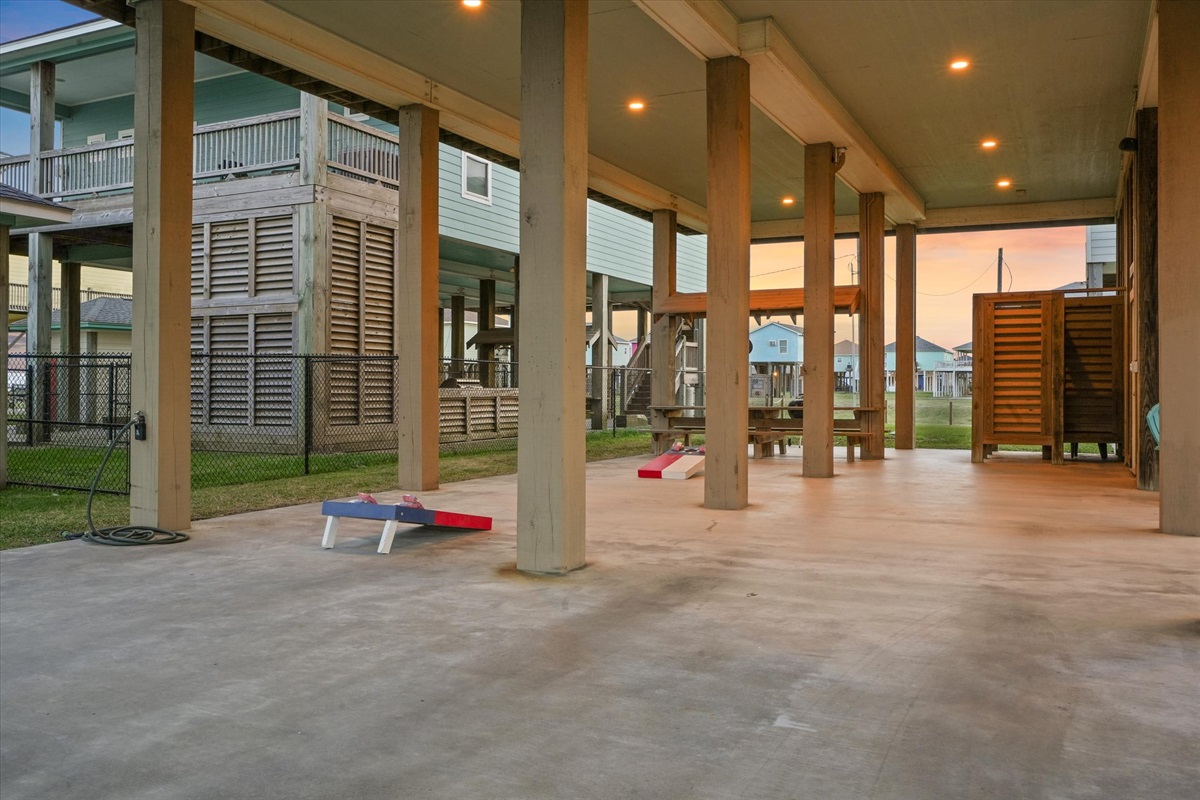 c860d4c9db584d869e3a747c29e45d66 Large | Beachhouse | Texas | TX | Vacation Homes | Galveston | Crystal Beach | Kokomo | Breezy Days | Beachfront Elegance | Sunrise Serenity | Southern Sands Property Management, LLC