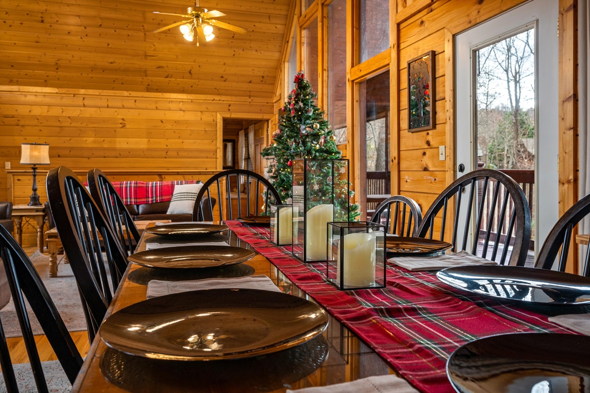 Comfortable Dinner table for family dinners.