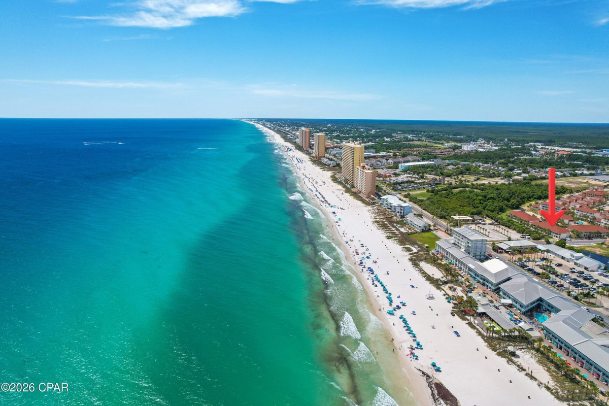 Quick, easy 2-minute stroll to beach access via sidewalk right out of your back door!