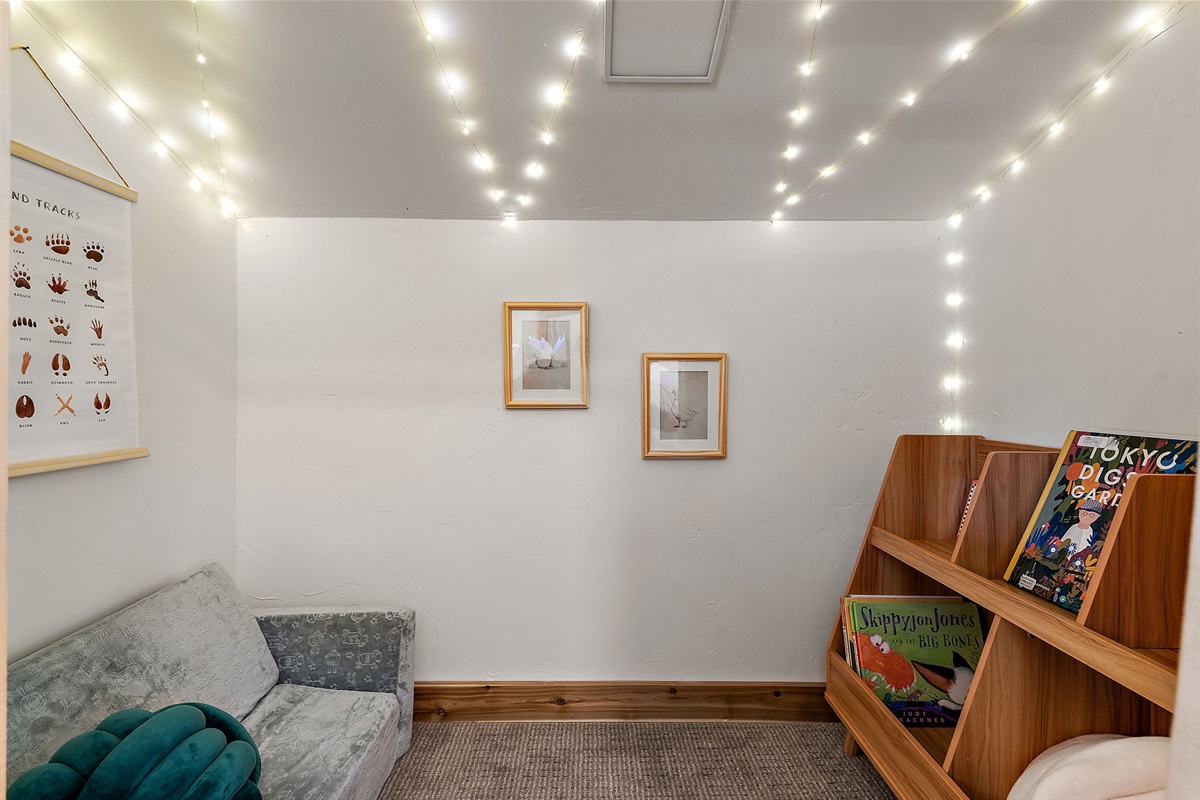 Kids corner - little cubby space with bookshelfand tiny sofa
