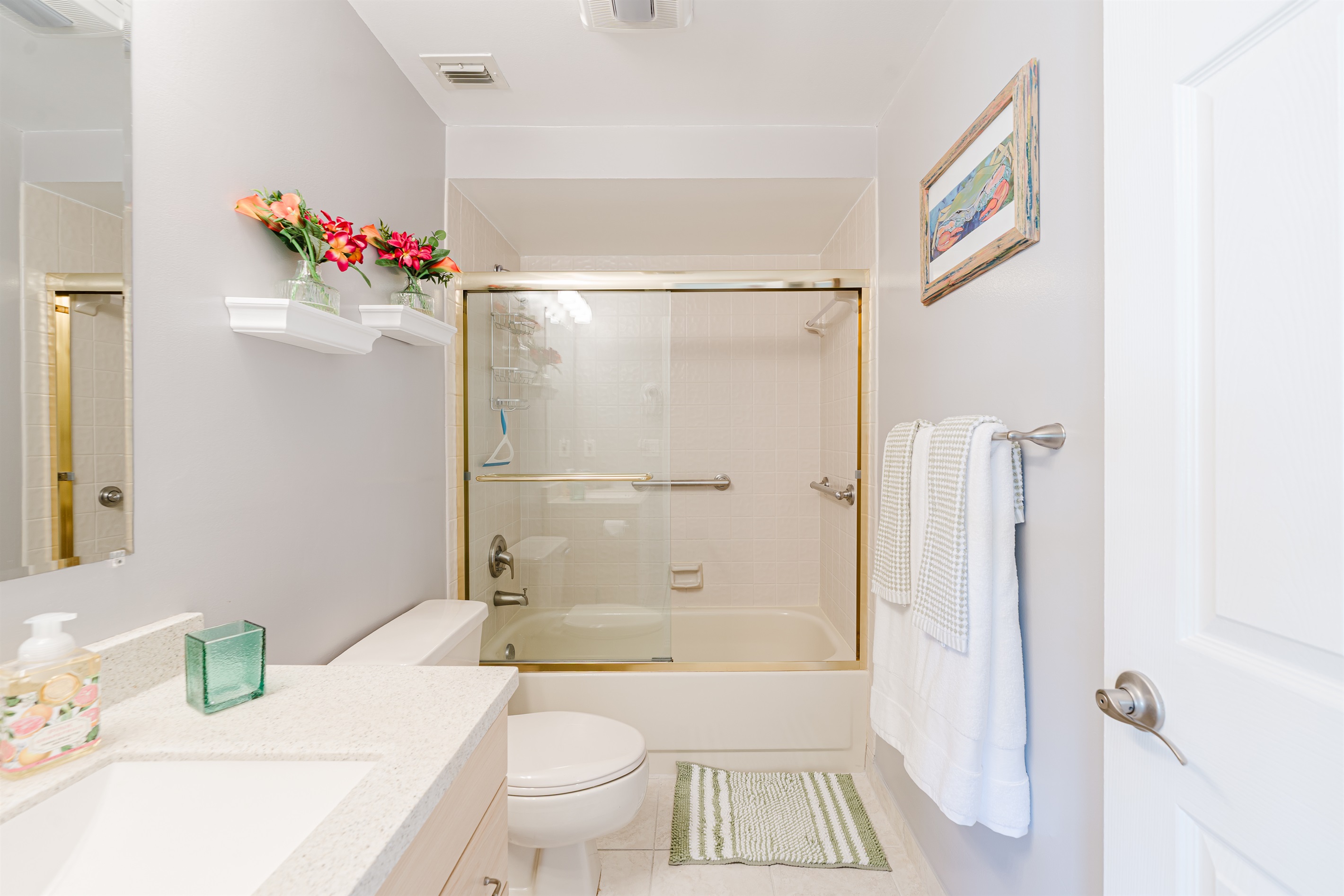 Clean and bright guest bathroom with tub/shower combo—perfect for families and longer stays
