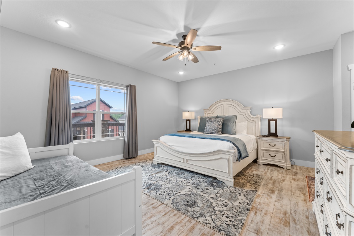 Bedroom 1 (King Suite)