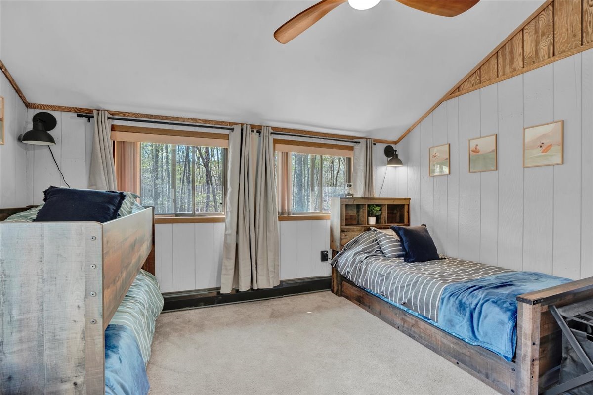 “Spacious bunk room — ideal for kids or late-night chatter.”
