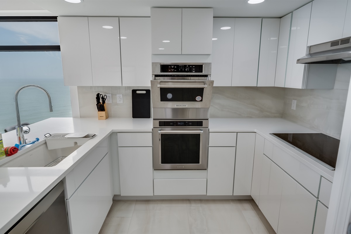 Full-Sized Kitchen