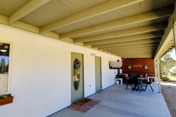 Huge private cottage patio, 2 BBQ grills, a smart TV, 2 dining areas, a dartboard and a sectional