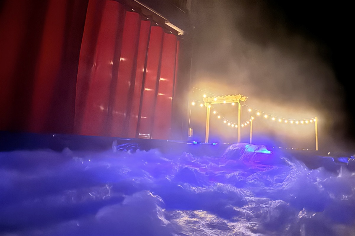 When the day winds down, the warmth turns up — slip into the bubbling spa, listen to laughter by the fire, and savor the peace of a starlit Kentucky night.