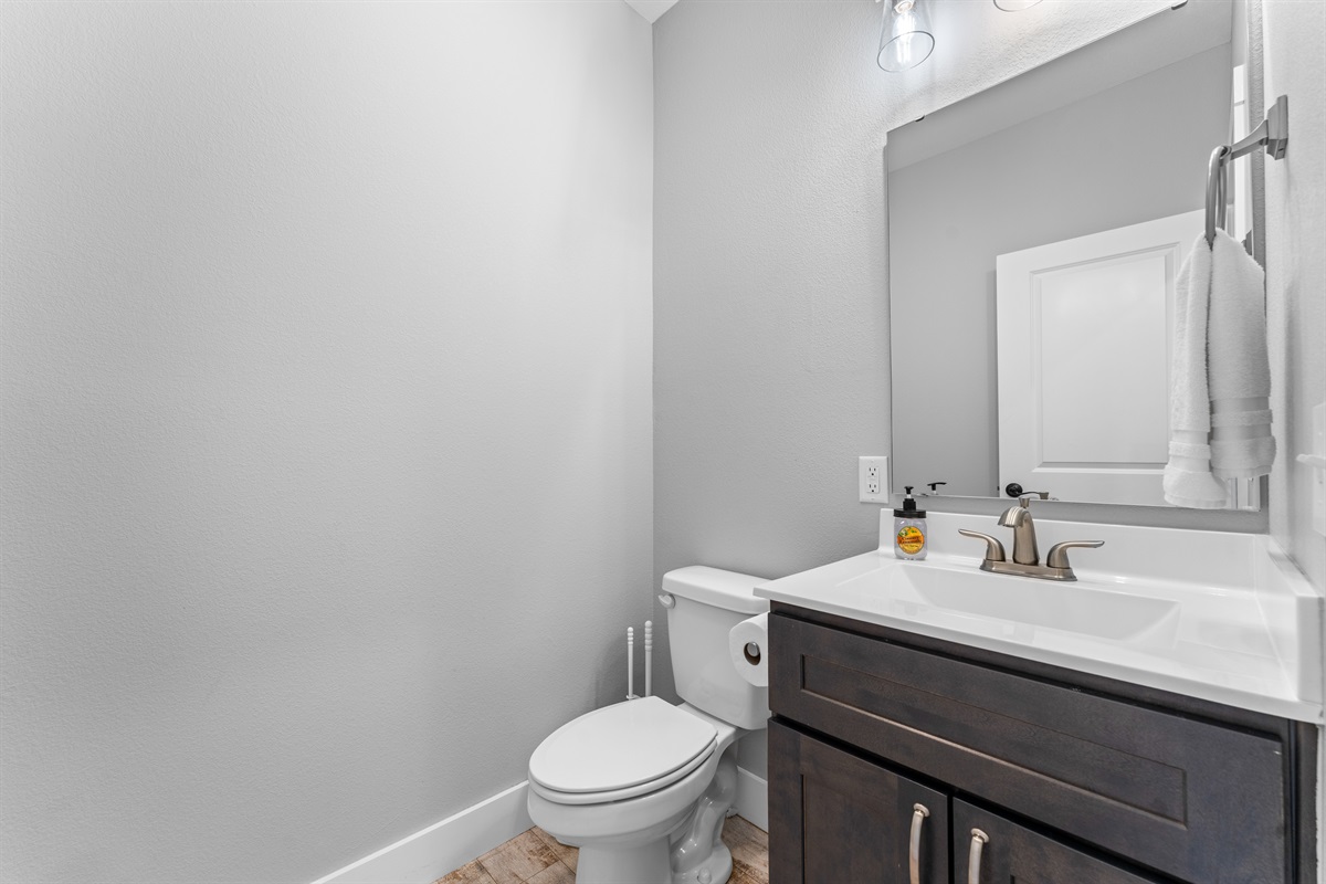 Main floor hallway half bath