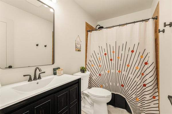 Upstairs hall bathroom with tub/shower. 