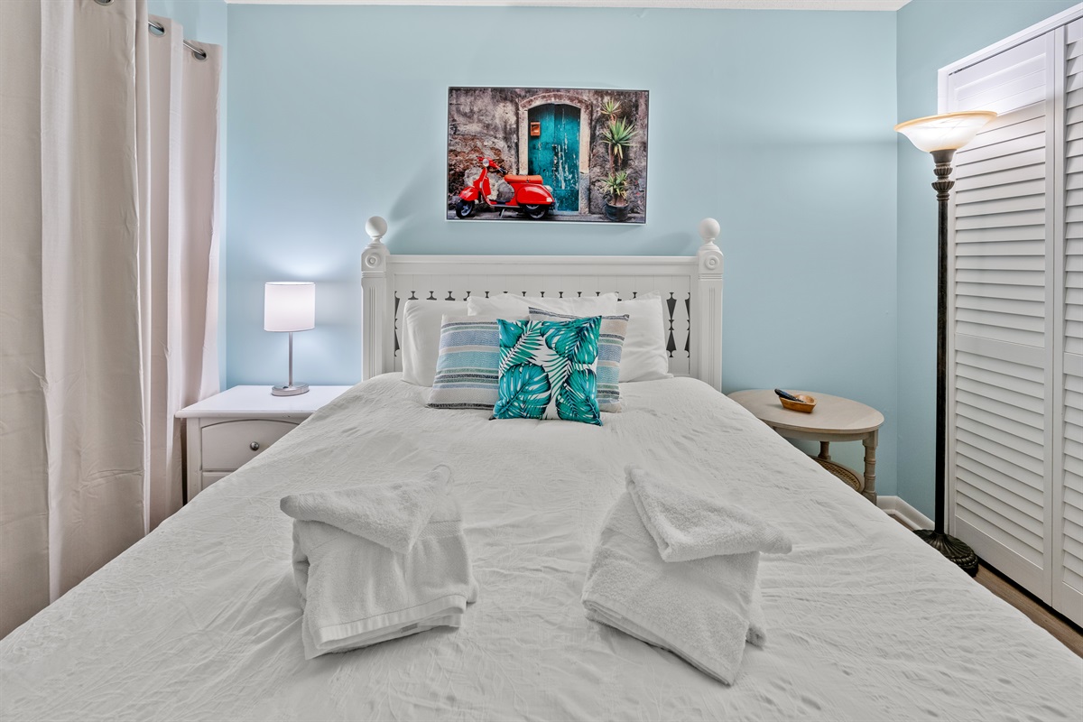 Relaxing Bedroom with Queen