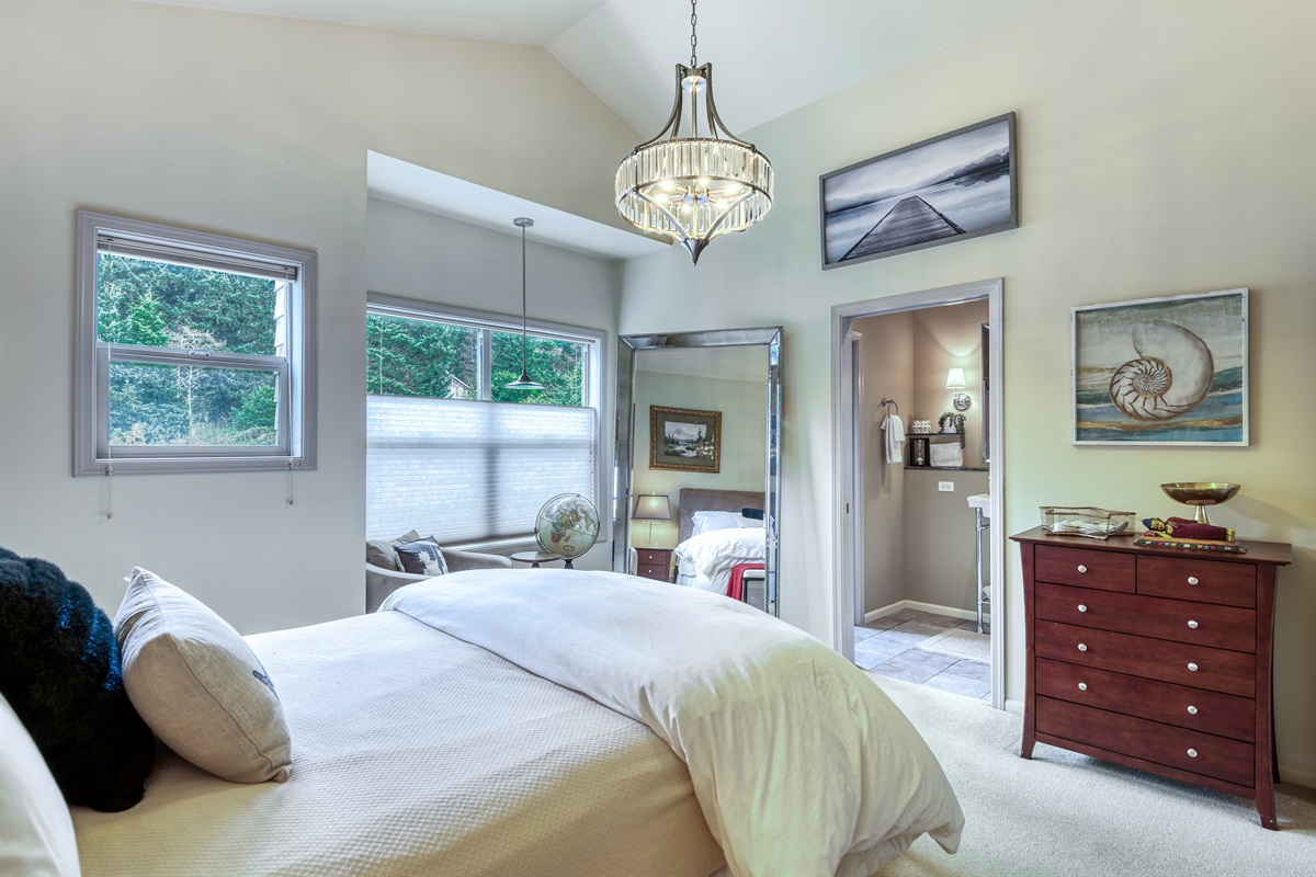 Guest Suite with Ensuite Bath