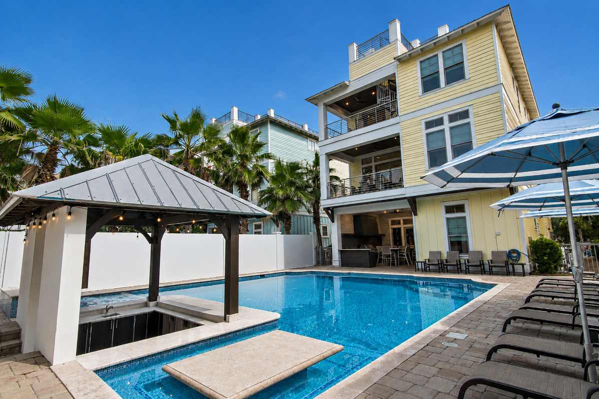 Dine, sip, and stay cool without leaving the pool