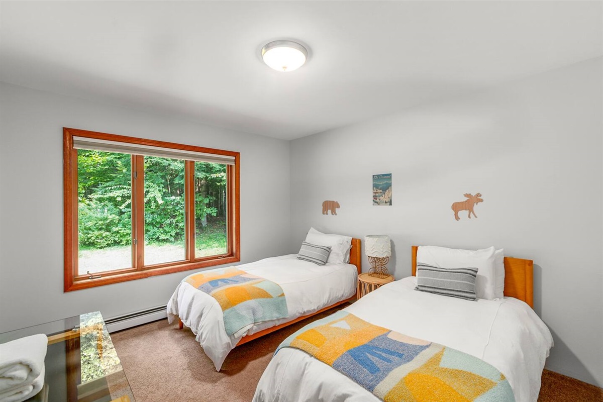 Bedroom #4 (Two Twin Beds)