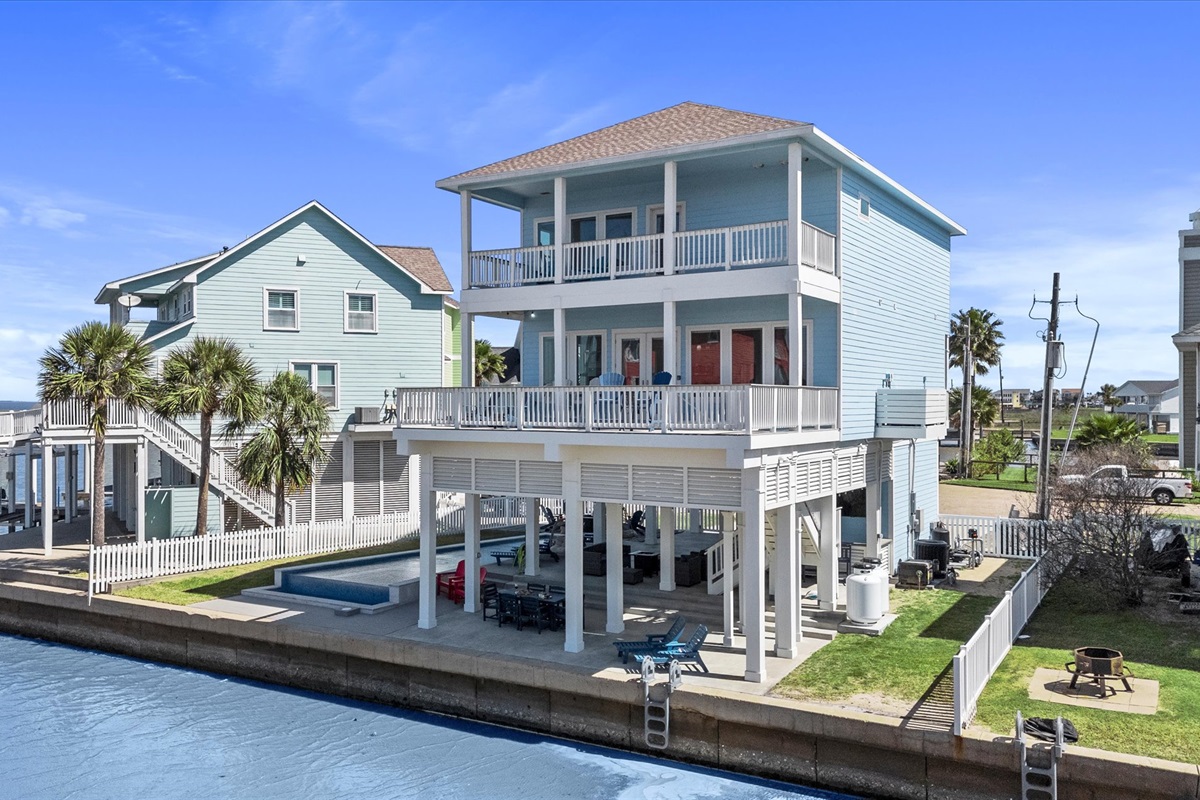c8d2b4b9edcd4dd28a5400beb2848d36 Large | Beachhouse | Texas | TX | Vacation Homes | Galveston | Crystal Beach | Kokomo | Breezy Days | Beachfront Elegance | Sunrise Serenity | Southern Sands Property Management, LLC
