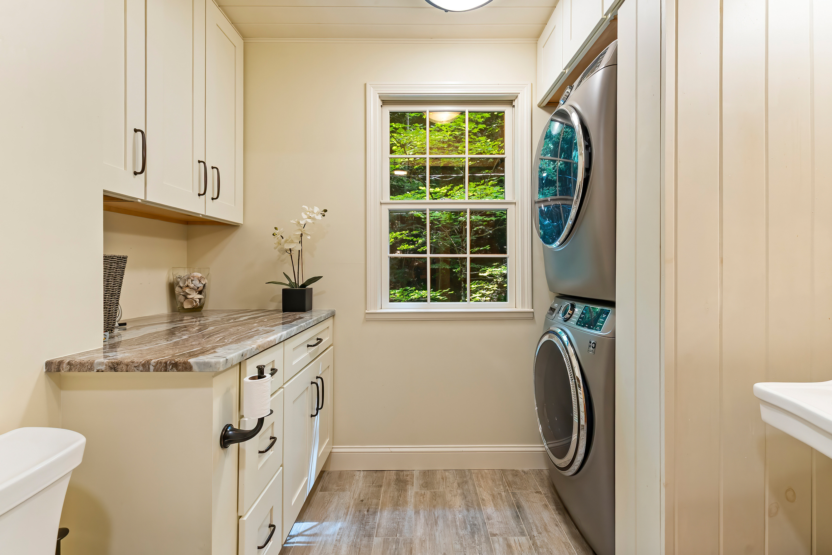 Primary Bathroom downstairs with shower and access to washer and dryer. 