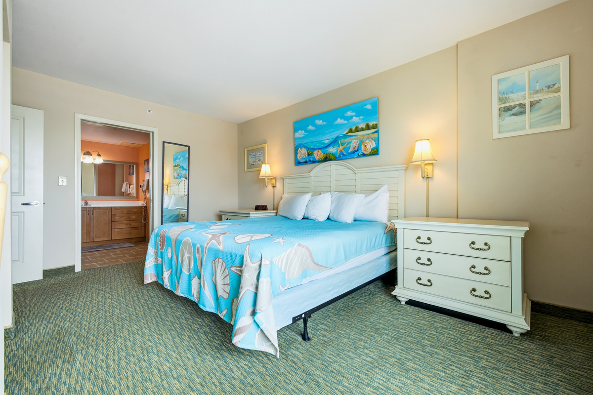 Your own private retreat with a full bathroom just steps from the bed ⭐