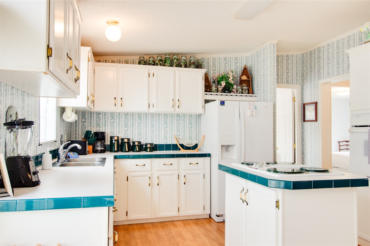 Well Stocked Full Size Kitchen