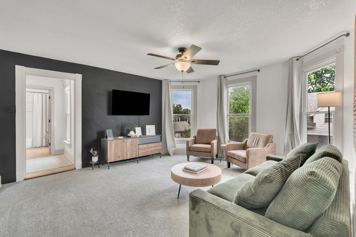 Shared living space with smart tv and streaming. Pull out Queen sofa with extra bedding. High-speed internet, games, and books.