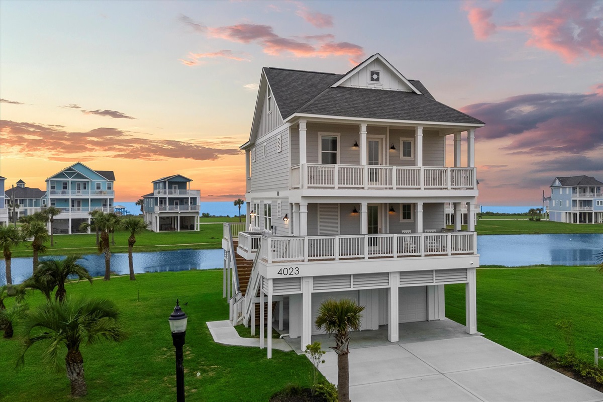 c8e1b4491f9048419074a755e52c90eb Large | Beachhouse | Texas | TX | Vacation Homes | Galveston | Crystal Beach | Kokomo | Breezy Days | Beachfront Elegance | Sunrise Serenity | Southern Sands Property Management, LLC