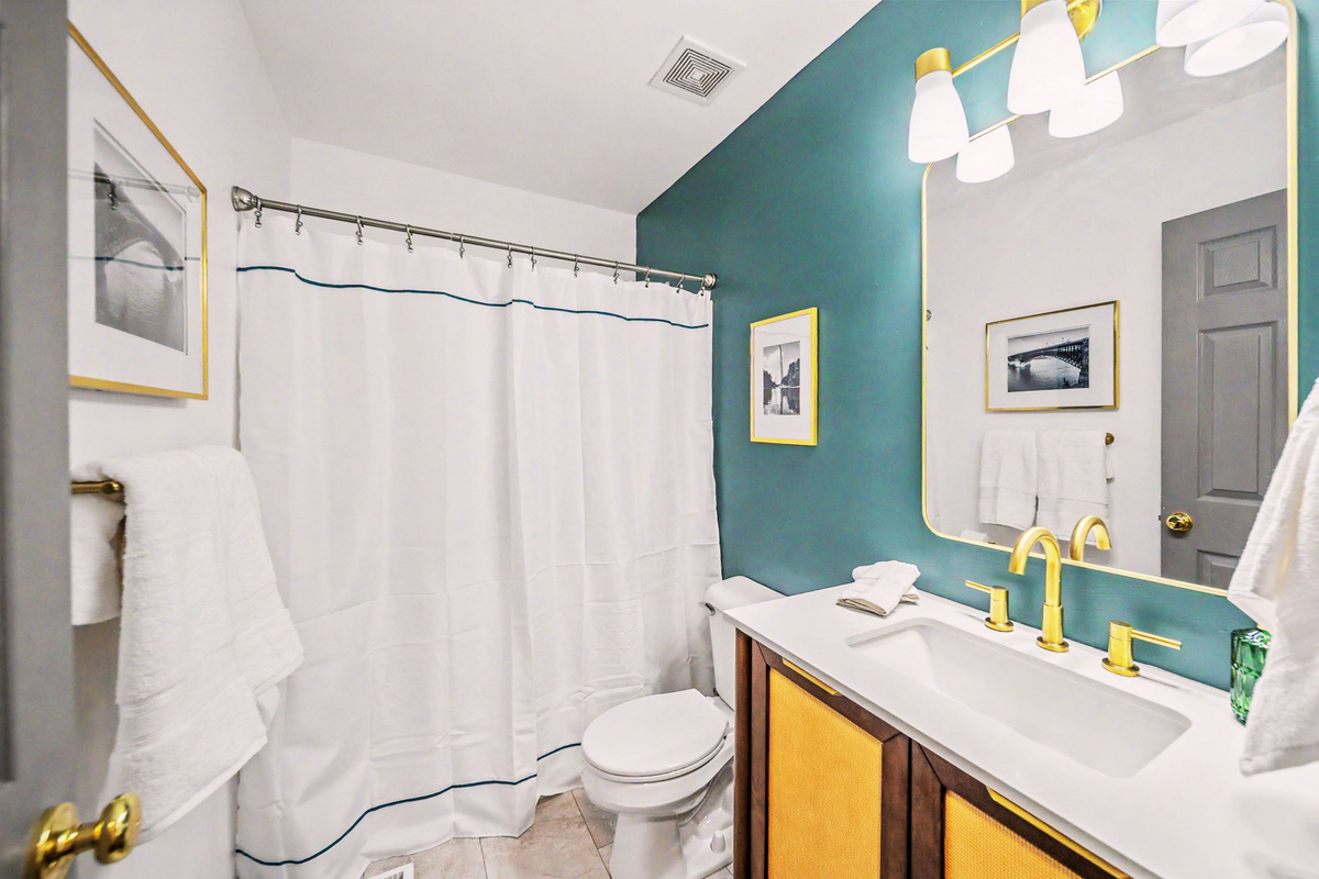 Full bathroom serving the upstairs guest bedrooms.