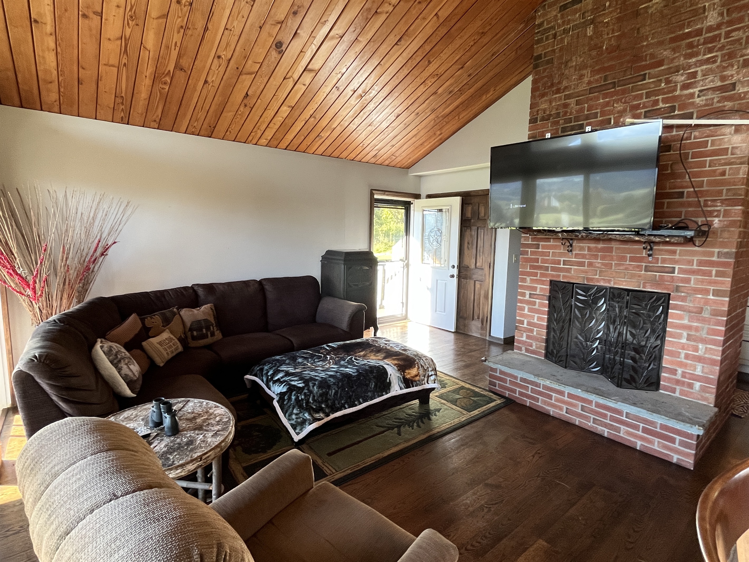 Bright and comfortable living room