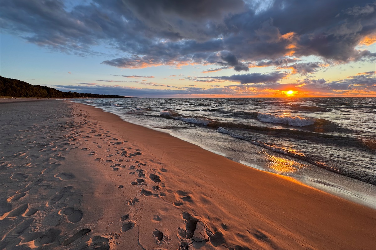 Enjoy the perfect sunset! Just minutes from the beach