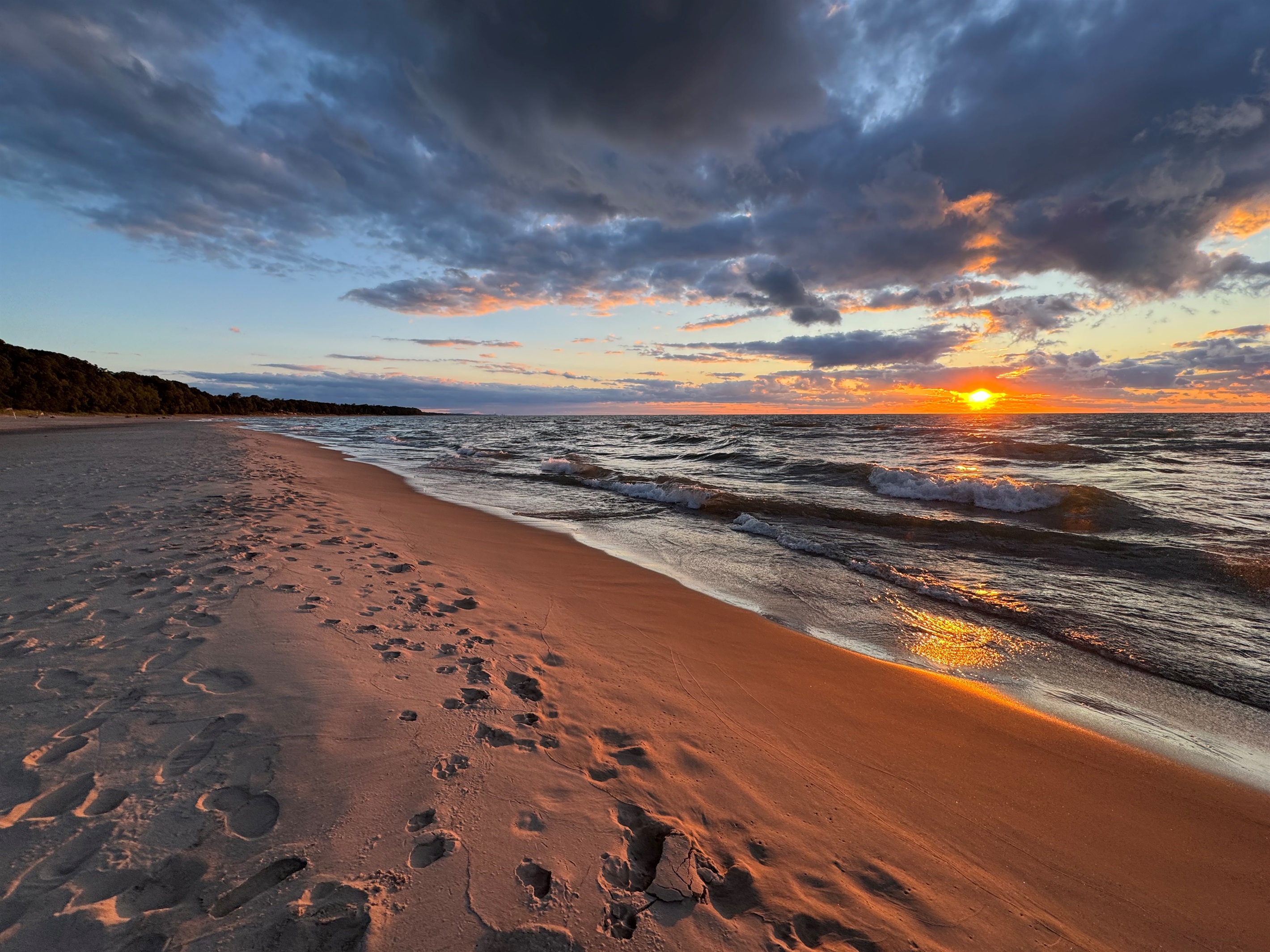 Enjoy the perfect sunset! Just minutes from the beach