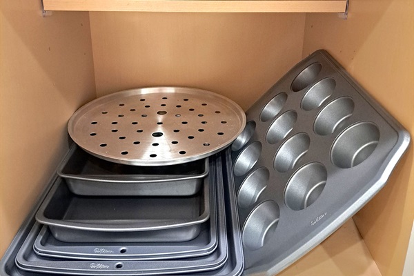 Baking sheets, muffin tins, cake pans