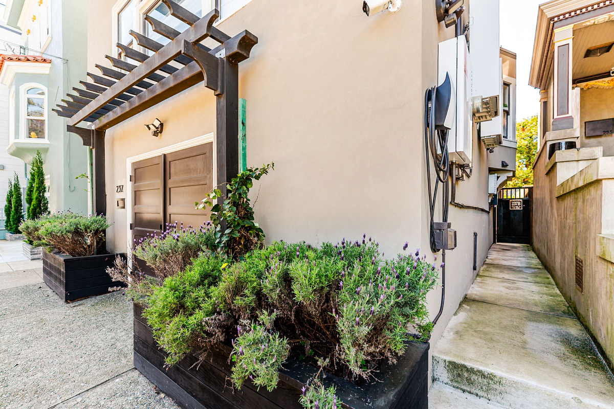 Wide Private Entranceway