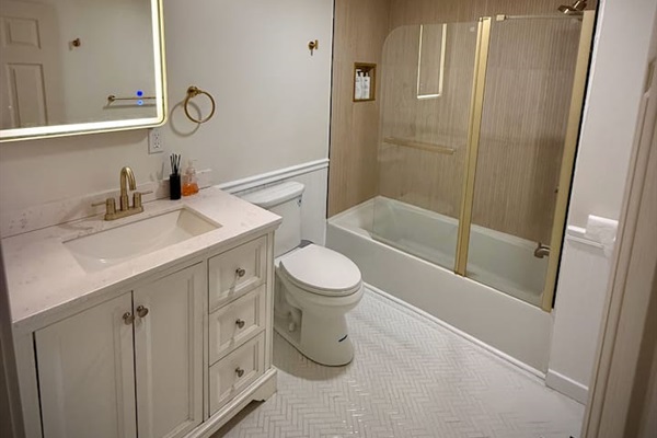 Unit A Full Bathroom