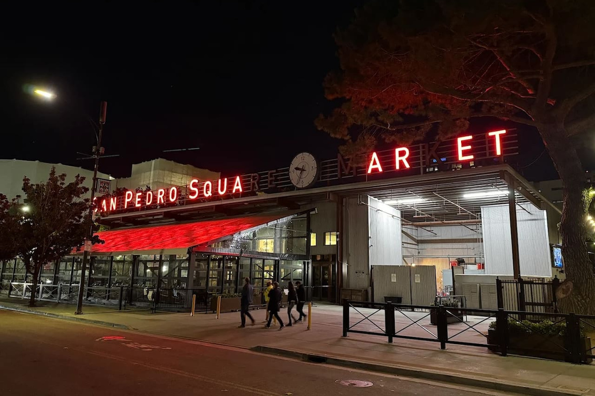 Only minutes away to the San Pedro Square and the nearby Market, which provide a wide array of eateries, bars, and specialty stores 