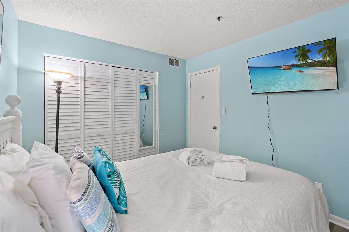 Relaxing Bedroom with Queen bed