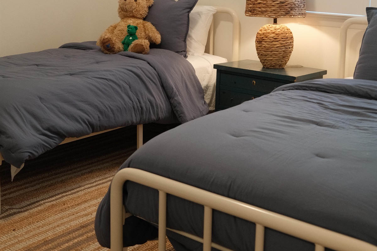 Bedroom 4 w/ two twin beds