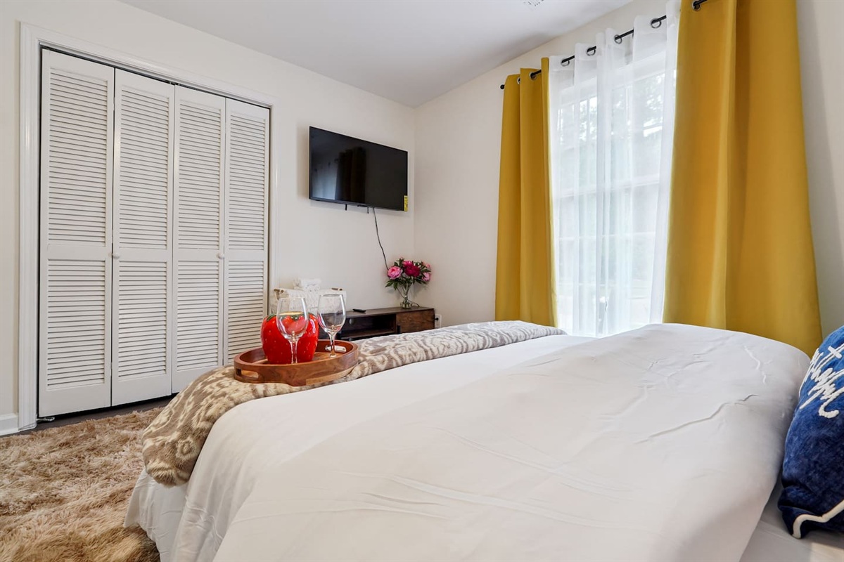 Another cozy bedroom featuring both a full bed and a twin bed, along with an Amazon Fire-powered Smart TV for your entertainment. This room includes 4 full-body towels, 4 washcloths, and 2 hand towels for your stay.