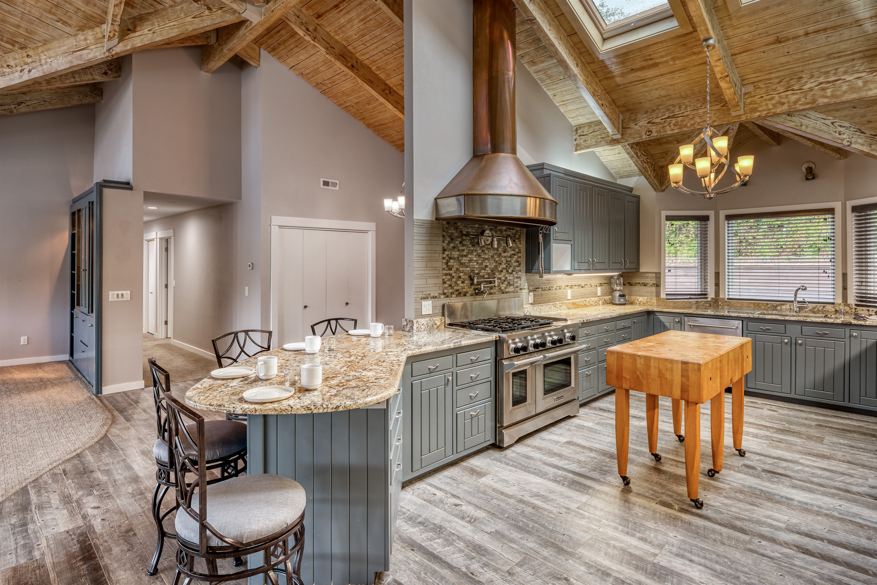 Kitchen with Large Stove/Oven