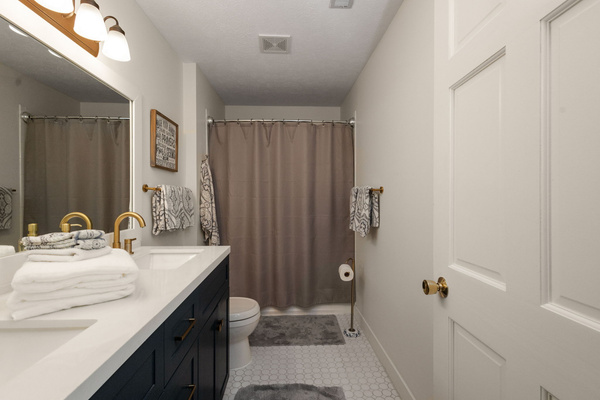 Irish Ivy Retreat | 2BR Near Notre Dame, photo 14