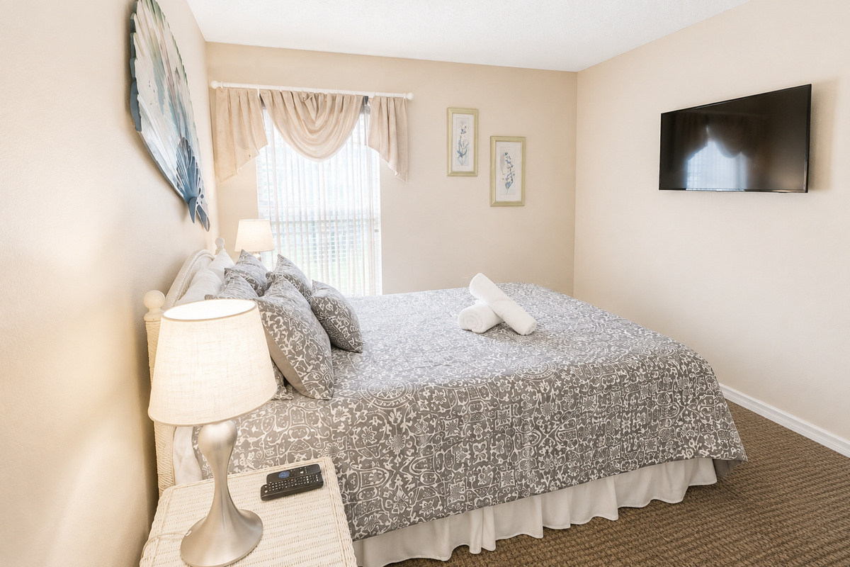 Master QUEEN Bedroom, Smart TV