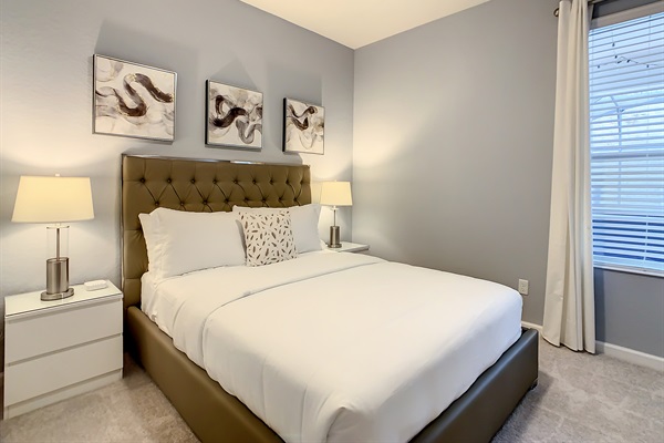 Bedroom 6-1st Floor-Queen