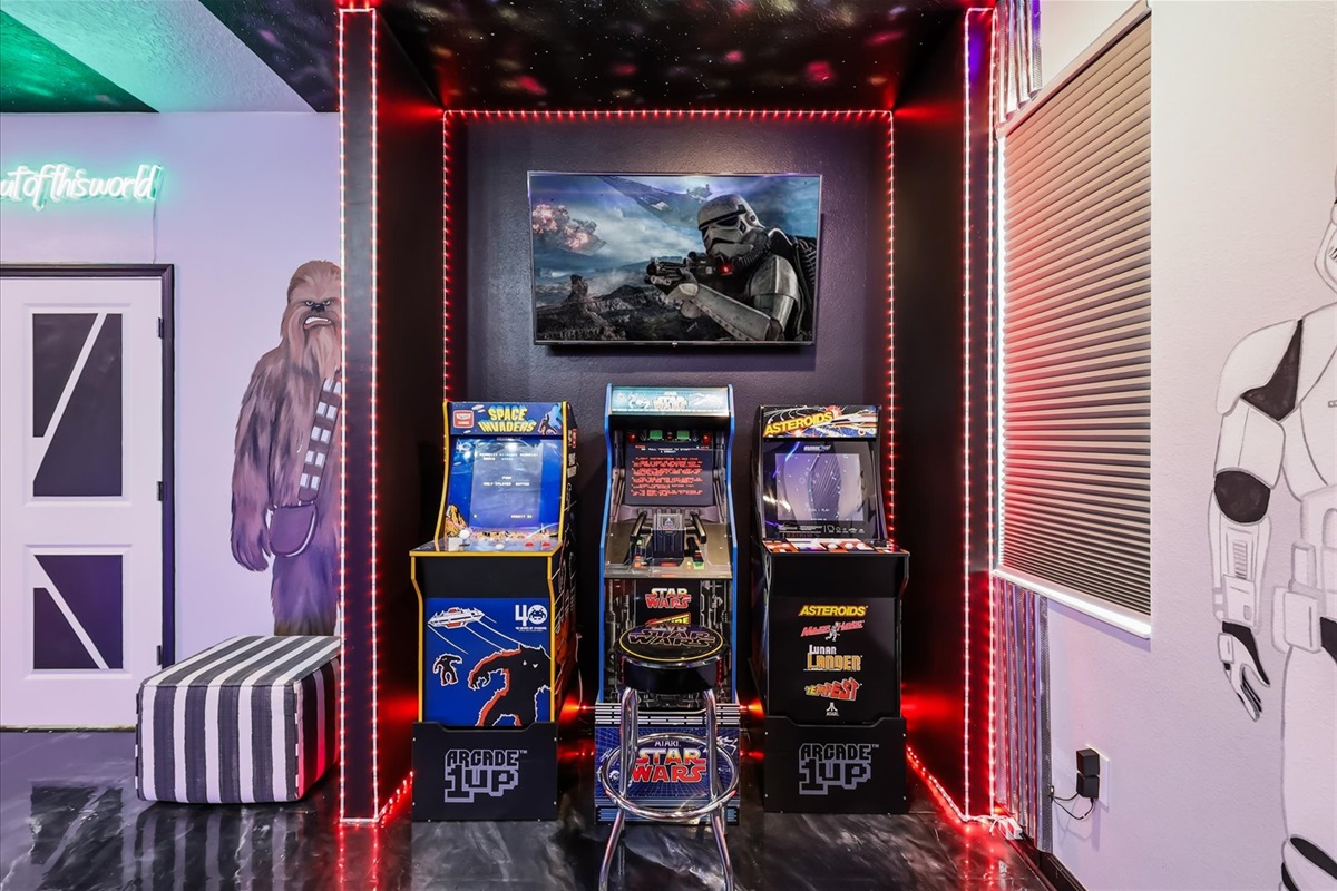 Three 1Up arcades including: Space Invaders, Star Wars, Empire Strikes Back, Return of the Jedi, Asteroids, Major Havoc, Lunar Lander, Tempest